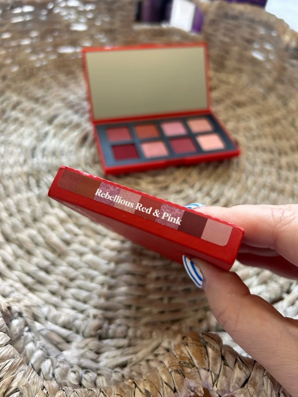 New Hung Vanngo Color Story Eyeshadow Palette Rebellious Red & Pink
